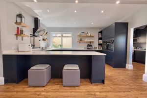 31' Kitchen/Breakfast/Family Room- click for photo gallery